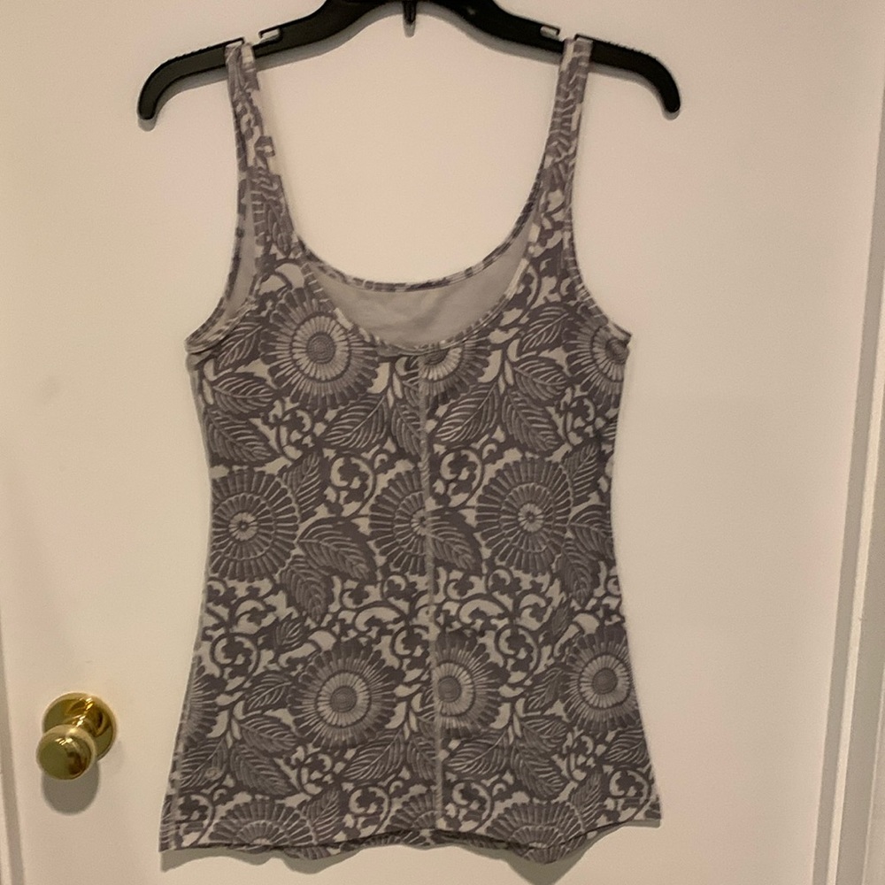 Lululemon tank. Size M
